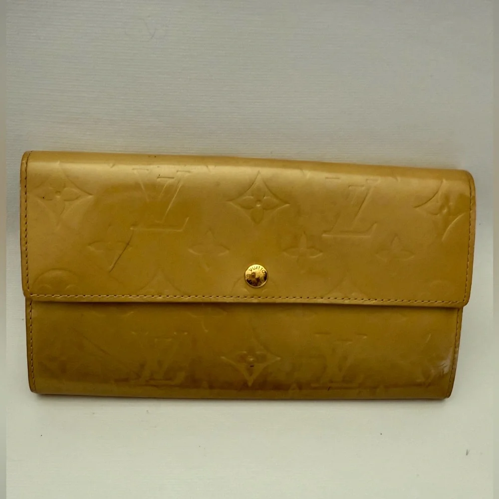 LV vernis long wallet